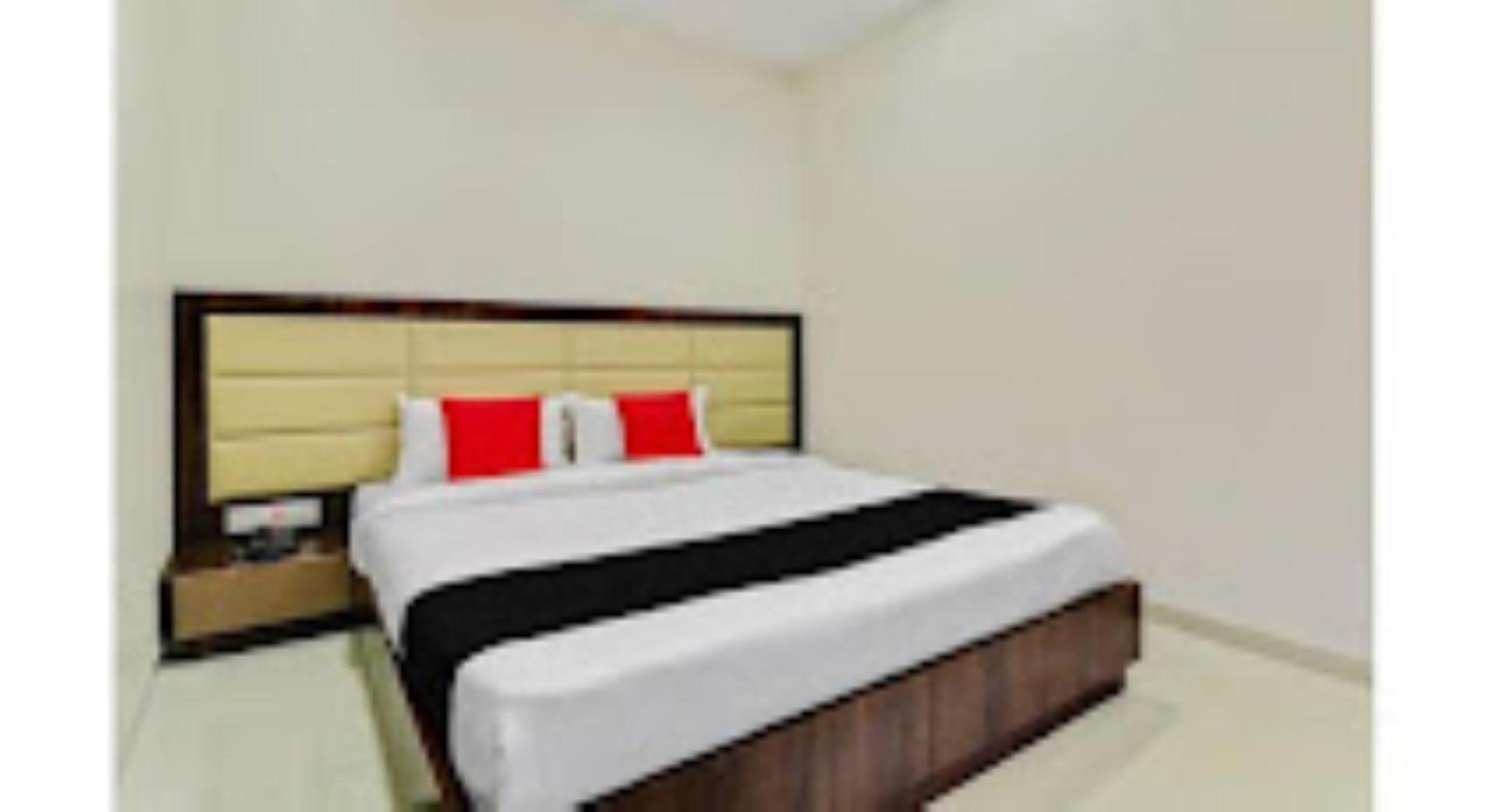Hotel Pritam Palace , Dhule Ngoại thất bức ảnh